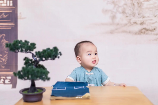 宜城怀孕肚子中间凹两边凸