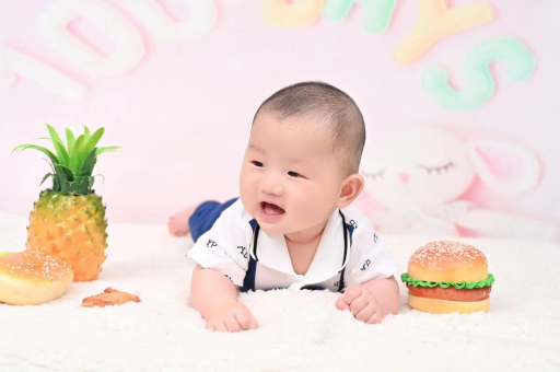 宜城宝宝在妈妈肚子里